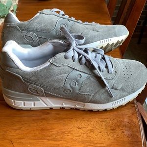 Like new grey casual Saucony